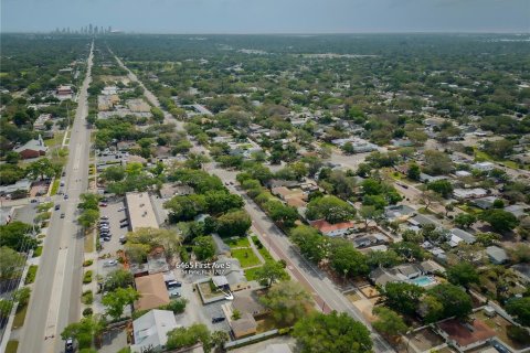 Commercial property in Saint Petersburg, Florida 148.64 sq.m. № 2210825 - photo 4