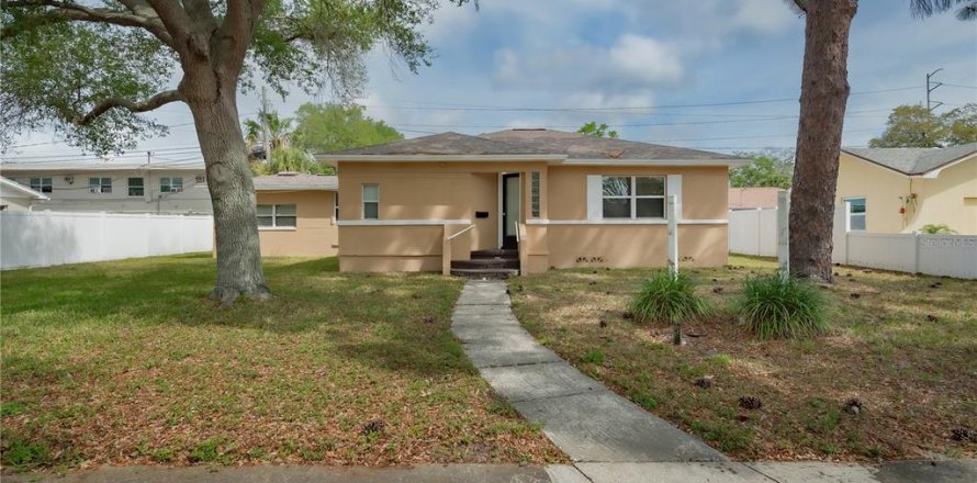 Commercial property in Saint Petersburg, Florida 148.64 sq.m. № 2210825