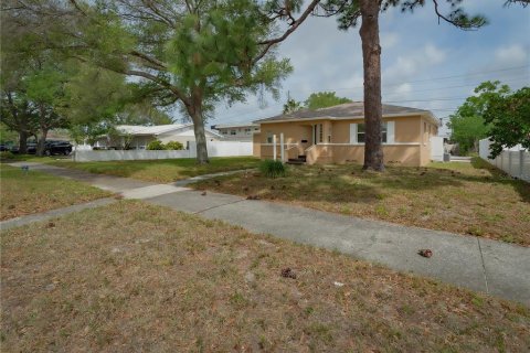 Commercial property in Saint Petersburg, Florida 148.64 sq.m. № 2210825 - photo 6