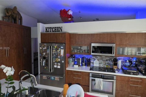House in Miramar, Florida 3 bedrooms, 166.95 sq.m. № 1816445 - photo 10