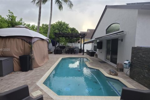 House in Miramar, Florida 3 bedrooms, 166.95 sq.m. № 1816445 - photo 16