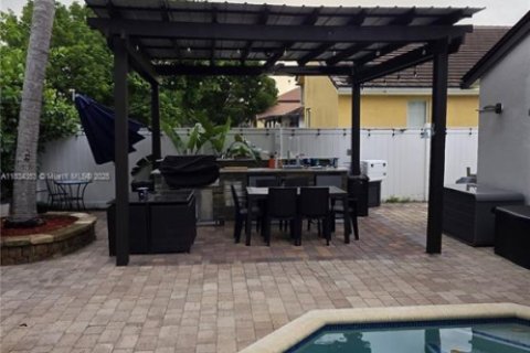 House in Miramar, Florida 3 bedrooms, 166.95 sq.m. № 1816445 - photo 15