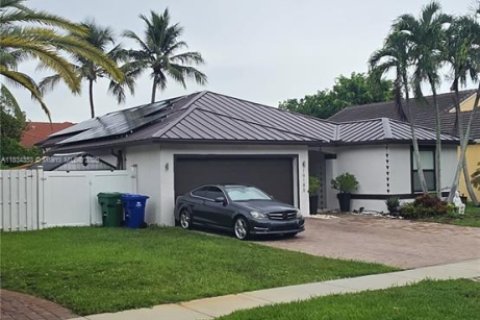 House in Miramar, Florida 3 bedrooms, 166.95 sq.m. № 1816445 - photo 3