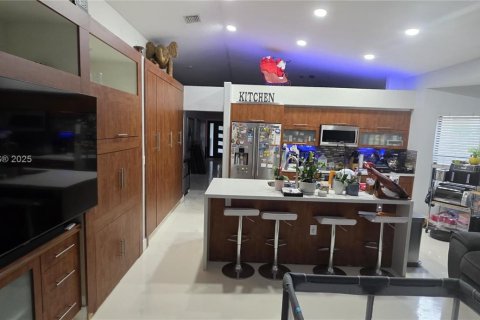 House in Miramar, Florida 3 bedrooms, 166.95 sq.m. № 1816445 - photo 20