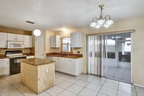 House in Kissimmee, Florida 4 bedrooms, 199.18 sq.m. № 1800621 - photo 7