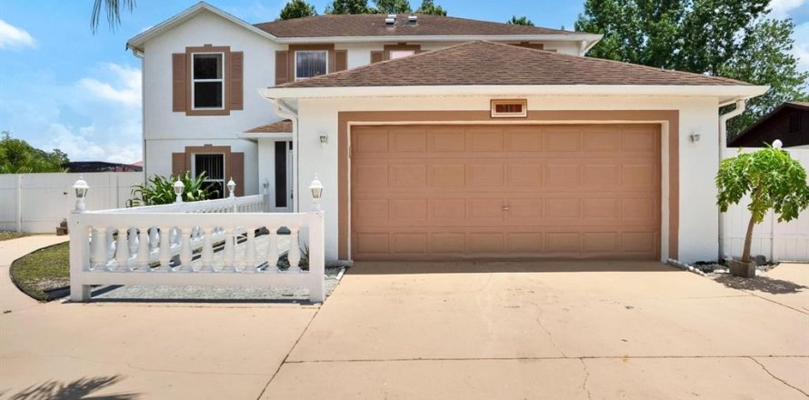 House in Kissimmee, Florida 4 bedrooms, 199.18 sq.m. № 1800621