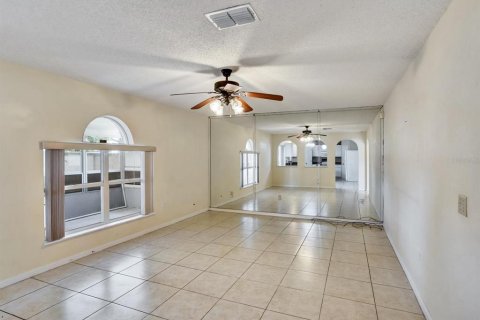 House in Kissimmee, Florida 4 bedrooms, 199.18 sq.m. № 1800621 - photo 5