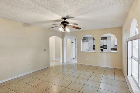 House in Kissimmee, Florida 4 bedrooms, 199.18 sq.m. № 1800621 - photo 6