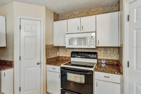 House in Kissimmee, Florida 4 bedrooms, 199.18 sq.m. № 1800621 - photo 10