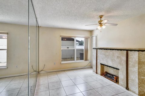 House in Kissimmee, Florida 4 bedrooms, 199.18 sq.m. № 1800621 - photo 13