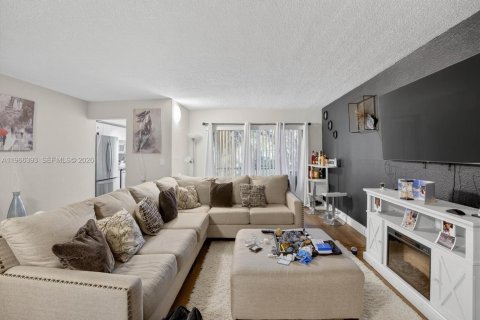 Condo in Lauderhill, Florida, 1 bedroom  № 2027921