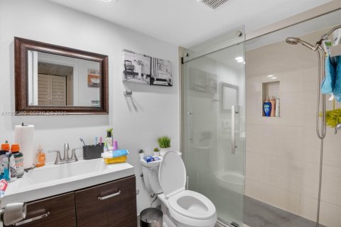 Condo in Lauderhill, Florida, 1 bedroom  № 2027921 - photo 13