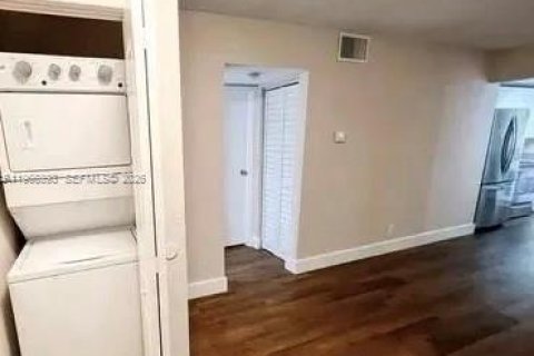 Condo in Lauderhill, Florida, 1 bedroom  № 2027921 - photo 16