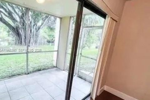 Condo in Lauderhill, Florida, 1 bedroom  № 2027921 - photo 17