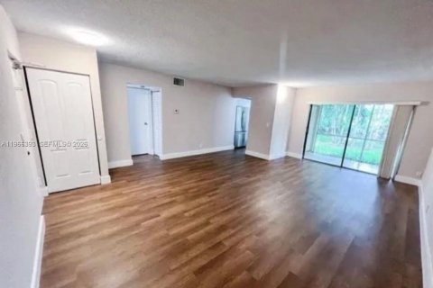 Condo in Lauderhill, Florida, 1 bedroom  № 2027921 - photo 10