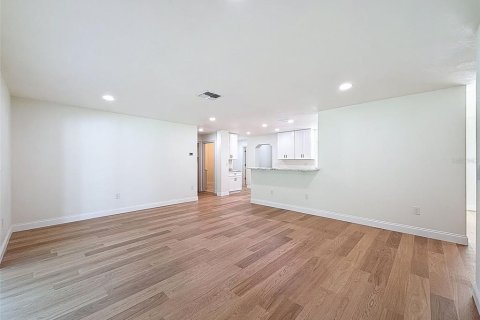Купить виллу или дом в Бруксвилл, Флорида 9 комнат, 148.09м2, № 1798259 - фото 17