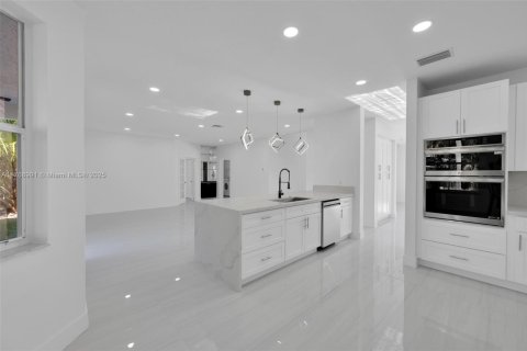 Casa en venta en Weston, Florida, 5 dormitorios, 259.94 m2 № 1728134 - foto 13
