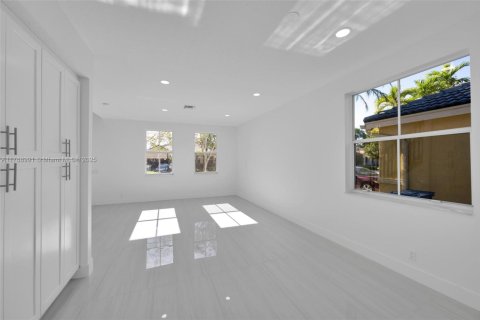 Casa en venta en Weston, Florida, 5 dormitorios, 259.94 m2 № 1728134 - foto 6