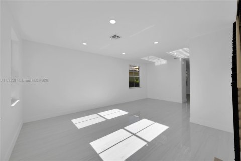 Casa en venta en Weston, Florida, 5 dormitorios, 259.94 m2 № 1728134 - foto 5