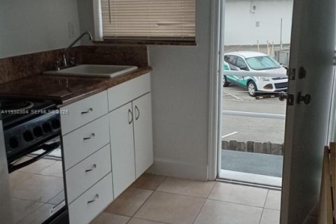 Снять в аренду кондоминиум в Серфсайд, Флорида 1 спальня, 48.31м2, № 1989112 - фото 5