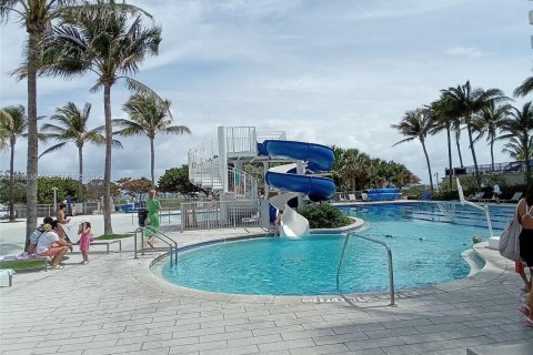 Снять в аренду кондоминиум в Серфсайд, Флорида 1 спальня, 48.31м2, № 1989112 - фото 10