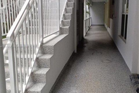 Снять в аренду кондоминиум в Серфсайд, Флорида 1 спальня, 48.31м2, № 1989112 - фото 6