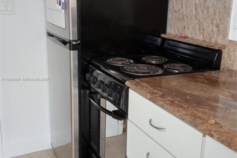 Снять в аренду кондоминиум в Серфсайд, Флорида 1 спальня, 48.31м2, № 1989112 - фото 4