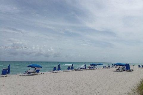 Снять в аренду кондоминиум в Серфсайд, Флорида 1 спальня, 48.31м2, № 1989112 - фото 11