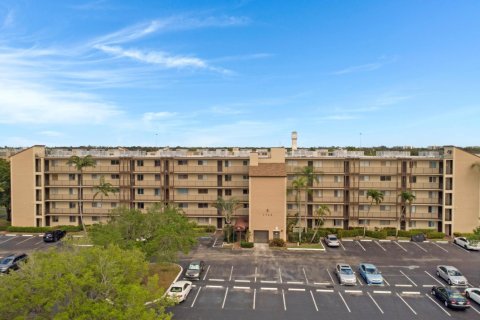 Condo in Lauderhill, Florida, 2 bedrooms  № 1075631 - photo 1