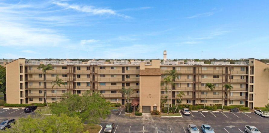 Condo in Lauderhill, Florida, 2 bedrooms № 1075631