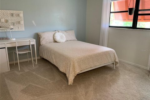 Condo in Saint Petersburg, Florida, 2 bedrooms  № 1910693 - photo 15