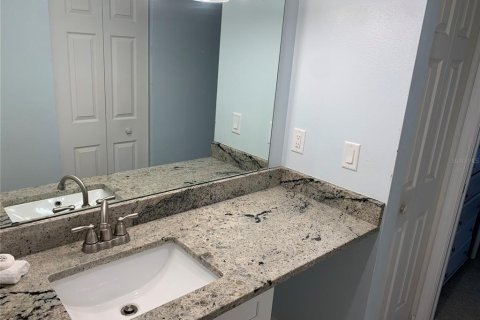 Condo in Saint Petersburg, Florida, 2 bedrooms  № 1910693 - photo 21