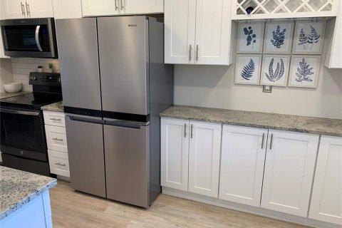 Condo in Saint Petersburg, Florida, 2 bedrooms  № 1910693 - photo 4