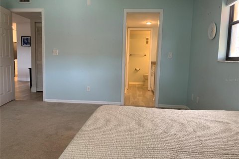 Condo in Saint Petersburg, Florida, 2 bedrooms  № 1910693 - photo 28