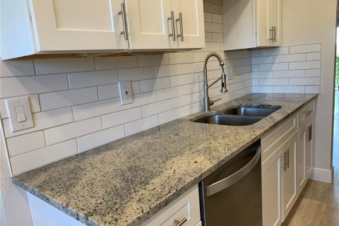 Condo in Saint Petersburg, Florida, 2 bedrooms  № 1910693 - photo 10
