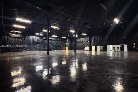 Propiedad comercial en venta en Miami, Florida № 2028517 - foto 5