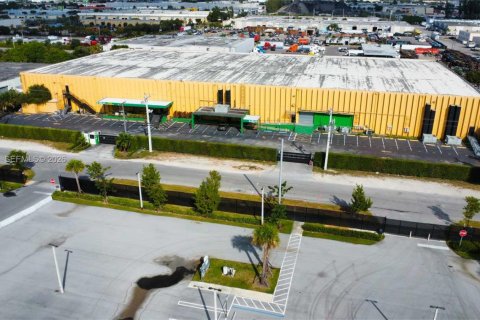 Propiedad comercial en venta en Miami, Florida № 2028517 - foto 2
