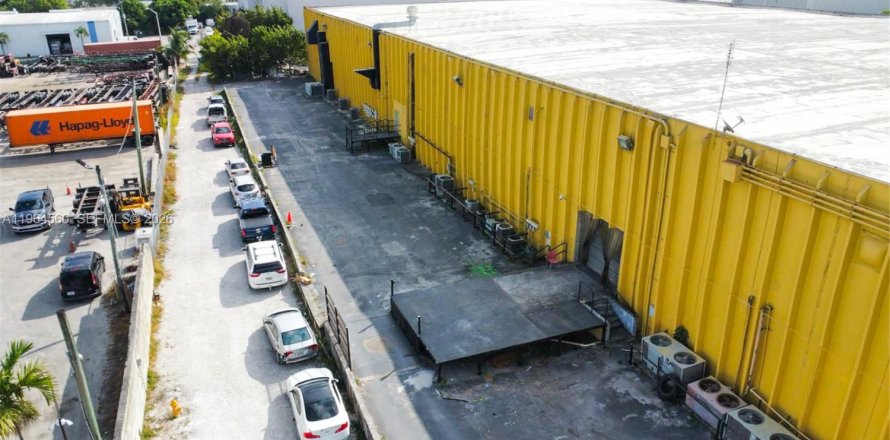 Propiedad comercial en Miami, Florida № 2028517