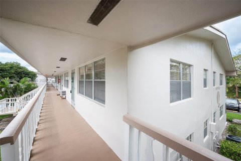 Condo in West Palm Beach, Florida, 1 bedroom  № 2046626 - photo 18