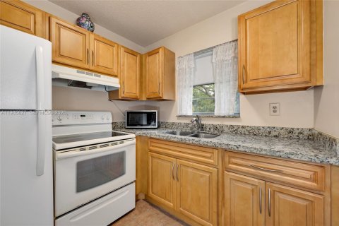 Condo in West Palm Beach, Florida, 1 bedroom  № 2046626 - photo 4