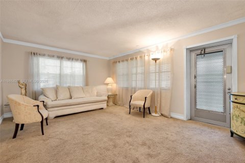 Condo in West Palm Beach, Florida, 1 bedroom  № 2046626 - photo 3