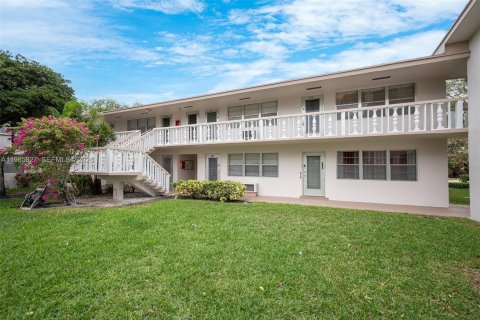 Condo in West Palm Beach, Florida, 1 bedroom  № 2046626 - photo 17