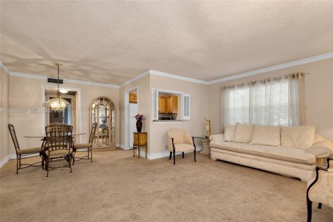 Condo in West Palm Beach, Florida, 1 bedroom  № 2046626 - photo 2