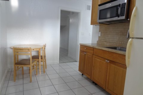 Immobilier commercial à louer à Miami, Floride: 1 chambre, 137.5 m2 № 1999348 - photo 6