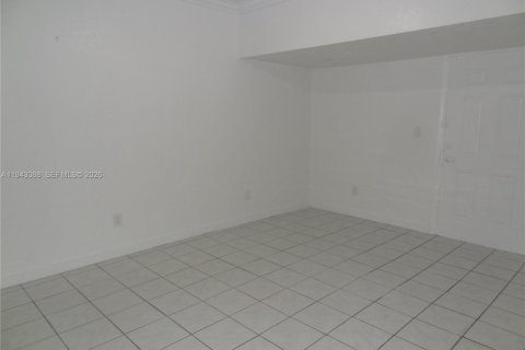 Immobilier commercial à louer à Miami, Floride: 1 chambre, 137.5 m2 № 1999348 - photo 3
