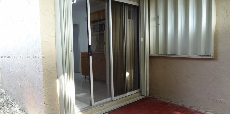 Immobilier commercial à Miami, Floride 1 chambre, 137.5 m2 № 1999348