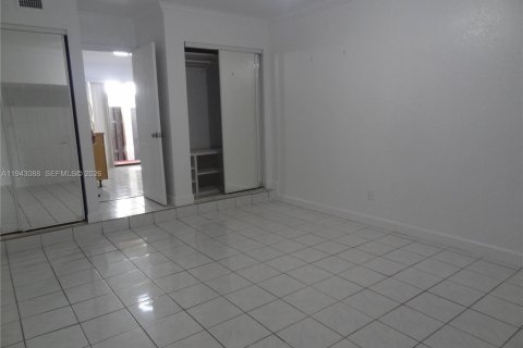 Immobilier commercial à louer à Miami, Floride: 1 chambre, 137.5 m2 № 1999348 - photo 2