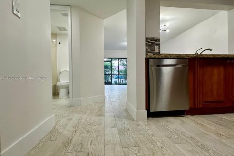 Copropriété à louer à Coral Springs, Floride: 2 chambres, 78.97 m2 № 2417780 - photo 3