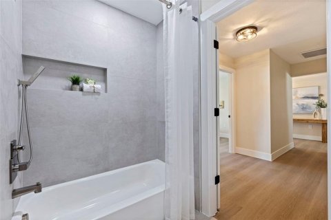 Casa en venta en Saint Petersburg, Florida, 3 dormitorios, 174.93 m2 № 2430478 - foto 28