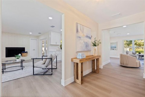 Casa en venta en Saint Petersburg, Florida, 3 dormitorios, 174.93 m2 № 2430478 - foto 4